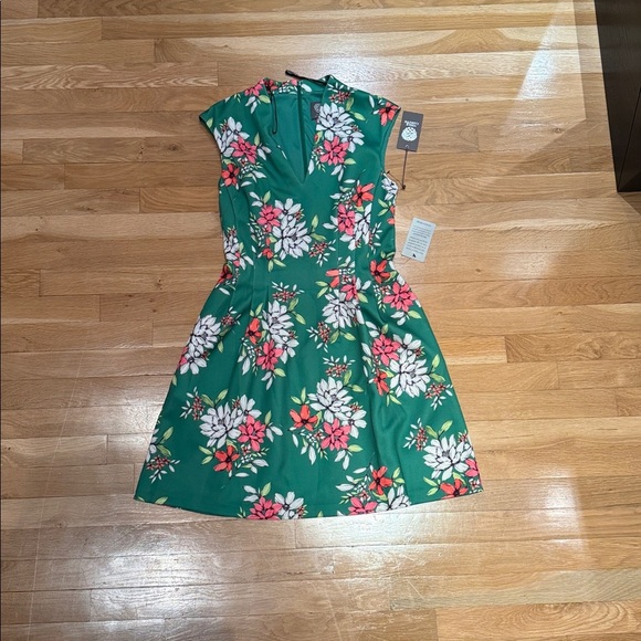 NWT VINCE CAMUTO Floral Green Mini Dress - Picture 2 of 9